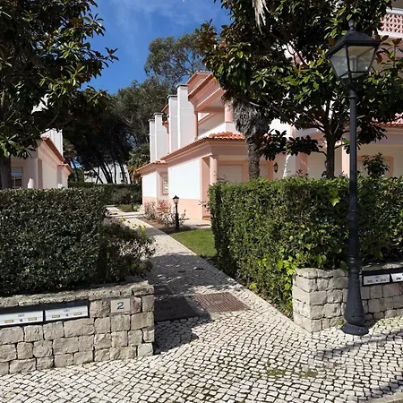 D'el Rey Pool & Golf House